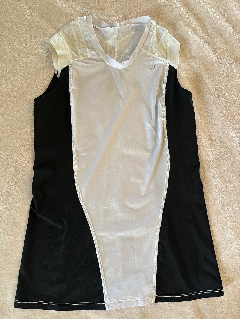 IntelliSkin Women's Posture Correcting Athletic Shirt – Black & White
